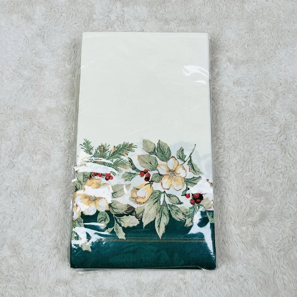 CR Gibson Holiday Splendor Lot of‎ Dinner Plates & Napkins Service For 24